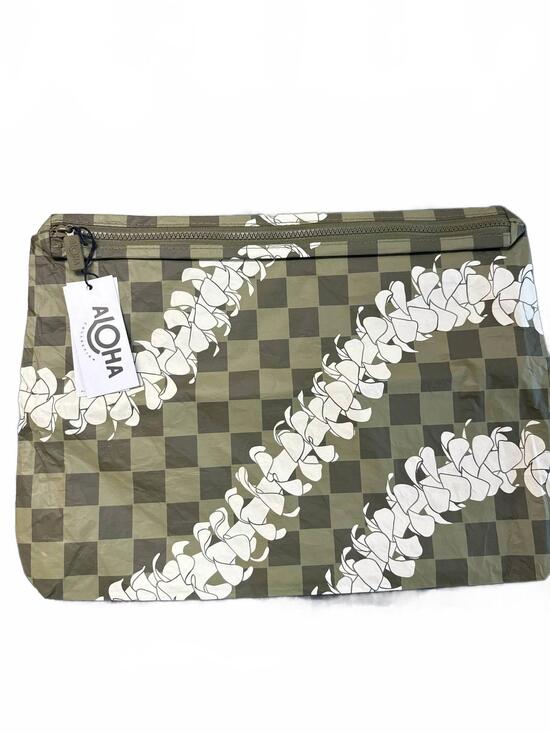 ALOHA COLLECTION Handbags - NEW ALOHA COLLECTION max pouch in olive